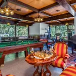 2 Bedroom In *