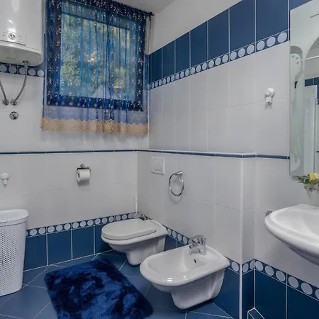 In Cabar With Wifi Srednja Vas pri Dragi